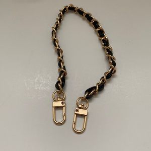 💕Bag/Wristlet Chocker Black/Gold💕